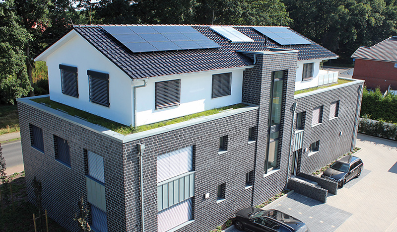 Aufstockung und Sanierung in Holzrahmenbauweise von Holzbau Janssen